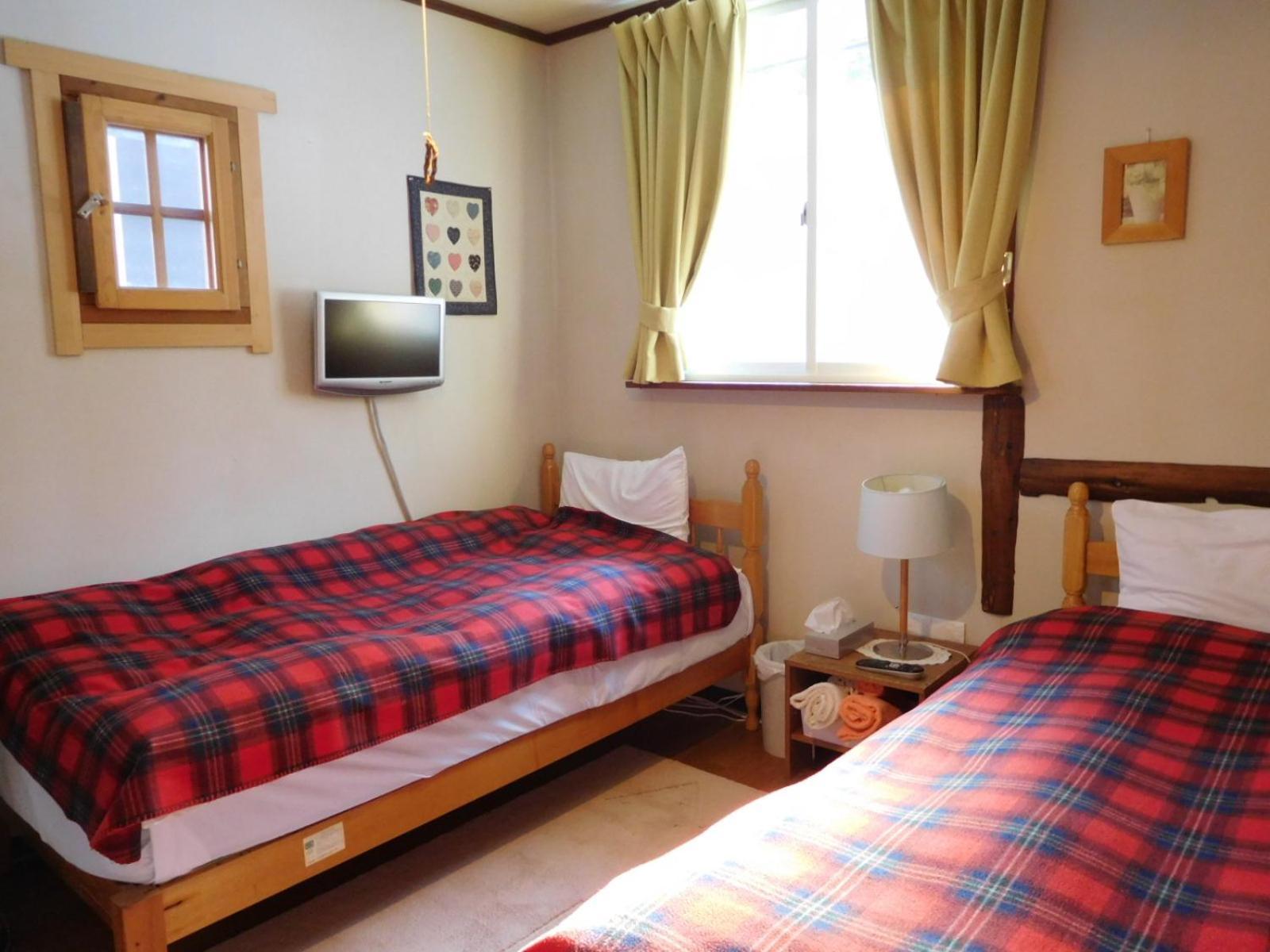 Country Lodge Farmstay Hakuba Bagian luar foto