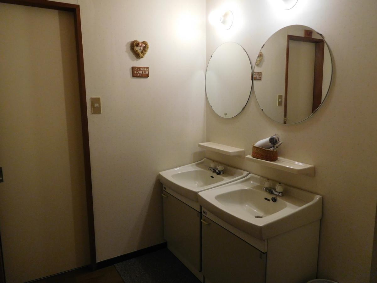 Country Lodge Farmstay Hakuba Bagian luar foto